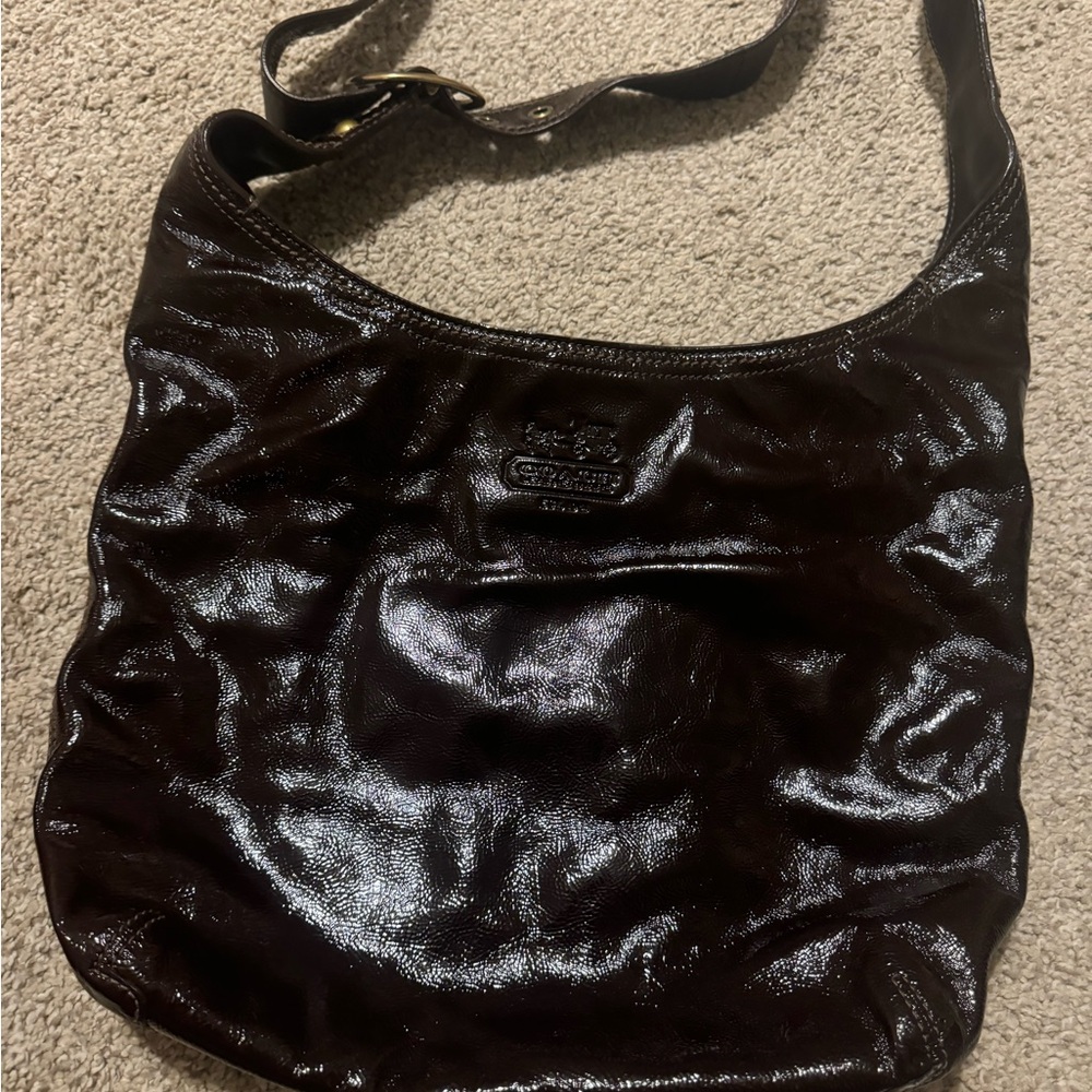 Coach hobo large shoulder bag/ patented leather